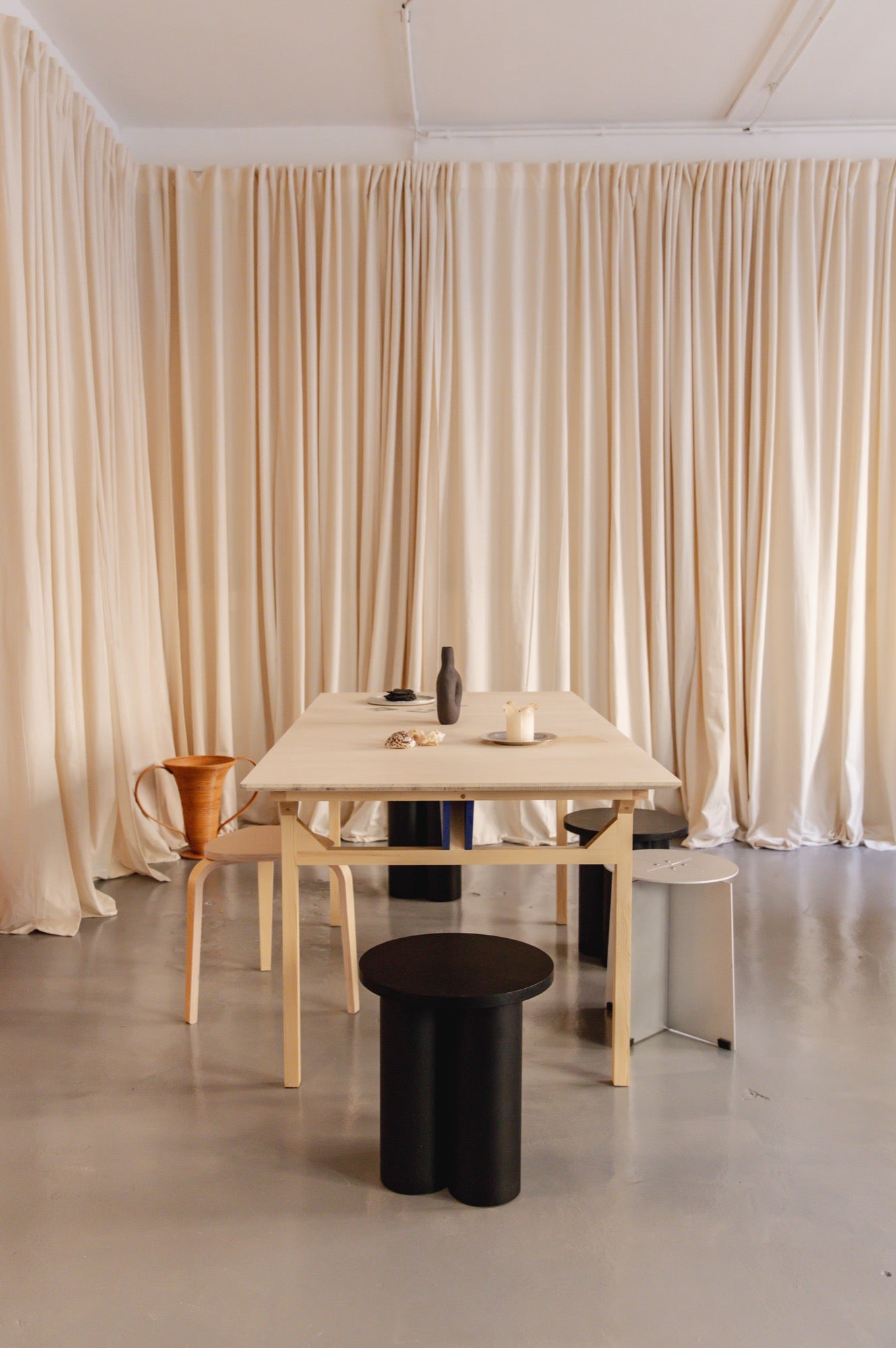 black dining-room indoor stools warm-minimalism home-office 