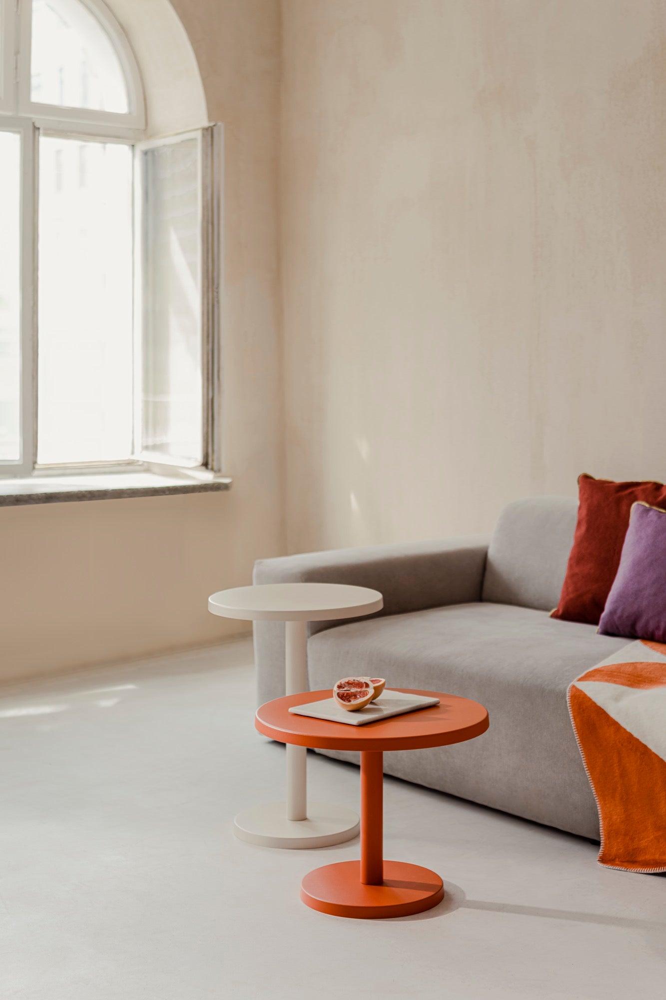 indoor living-room orange side-tables beige coffee-tables pink red violet 