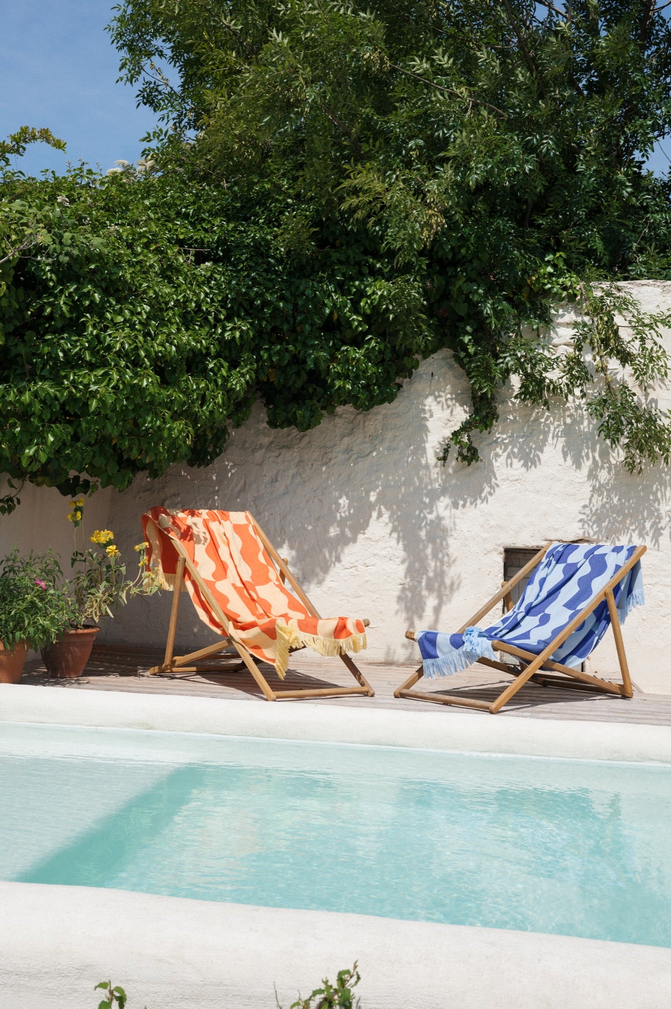 balcony-garden beach-towels orange outdoor summer-interior blue gift-guide yellow 