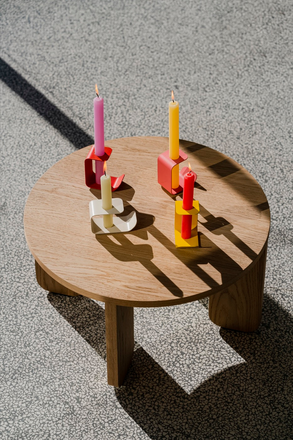 coffee-tables gift-guide indoor living-room oak beige candle-holders pink red yellow 