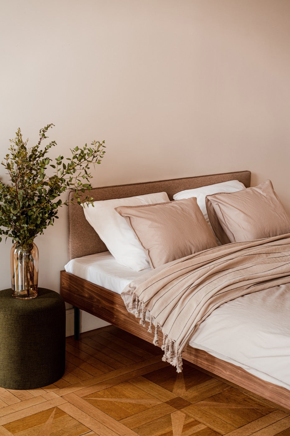 bedroom beds indoor walnut green nightstands poufs 