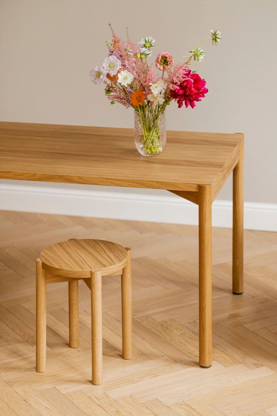 dining-room indoor oak stools summer-interior home-office tables 