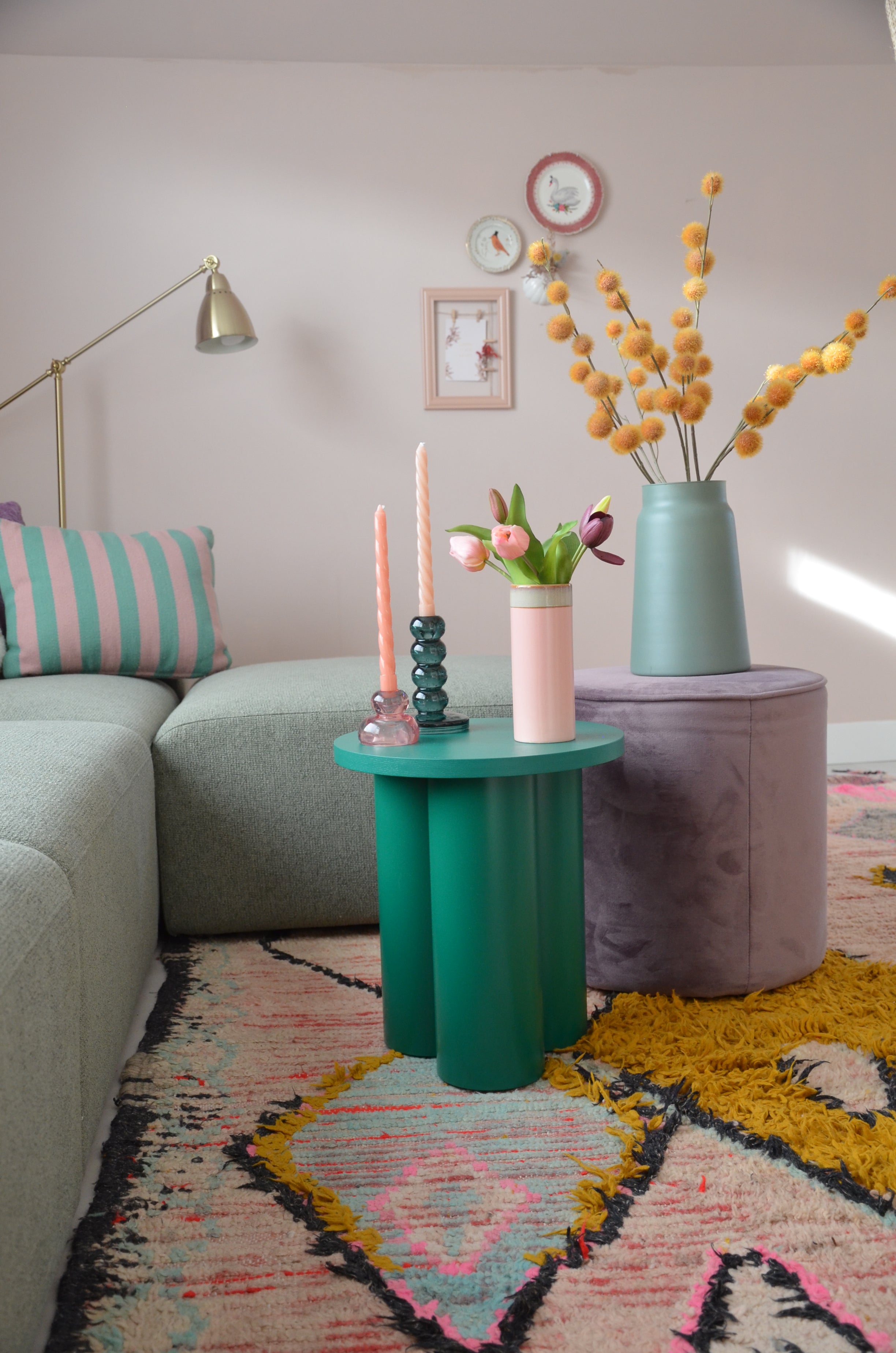 dopamine-decor green indoor living-room stools home-in-bloom spring-ideas 