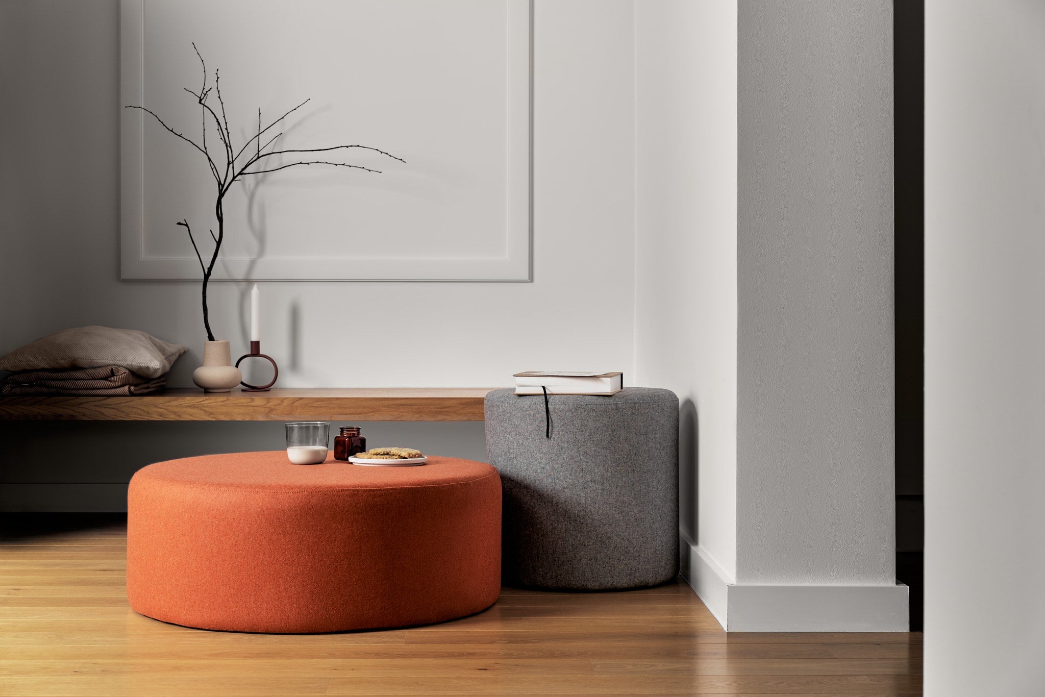 indoor living-room poufs terracotta light-grey orange 