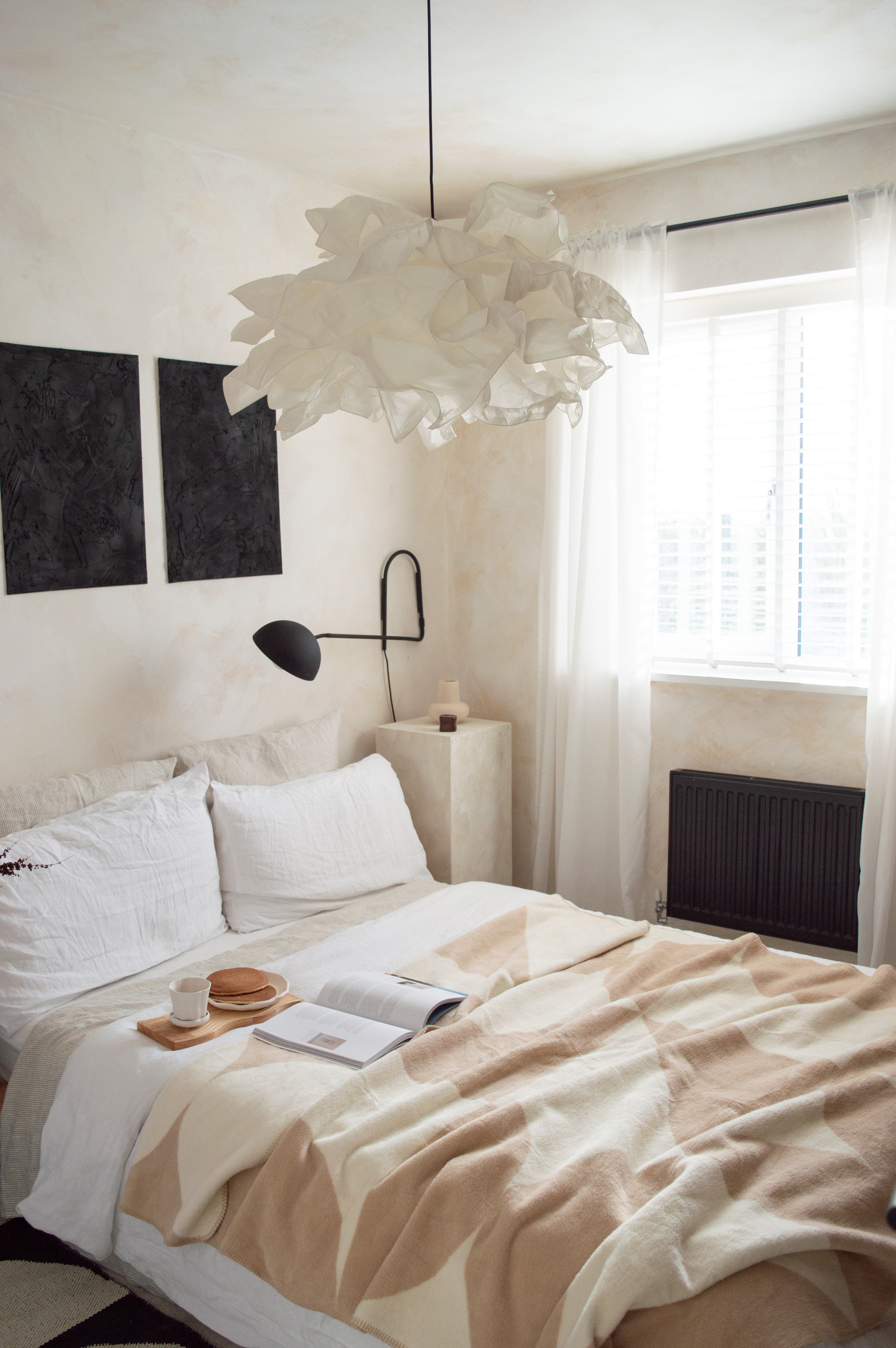 bedroom beige indoor scandi-vibes throws winter-ideas 