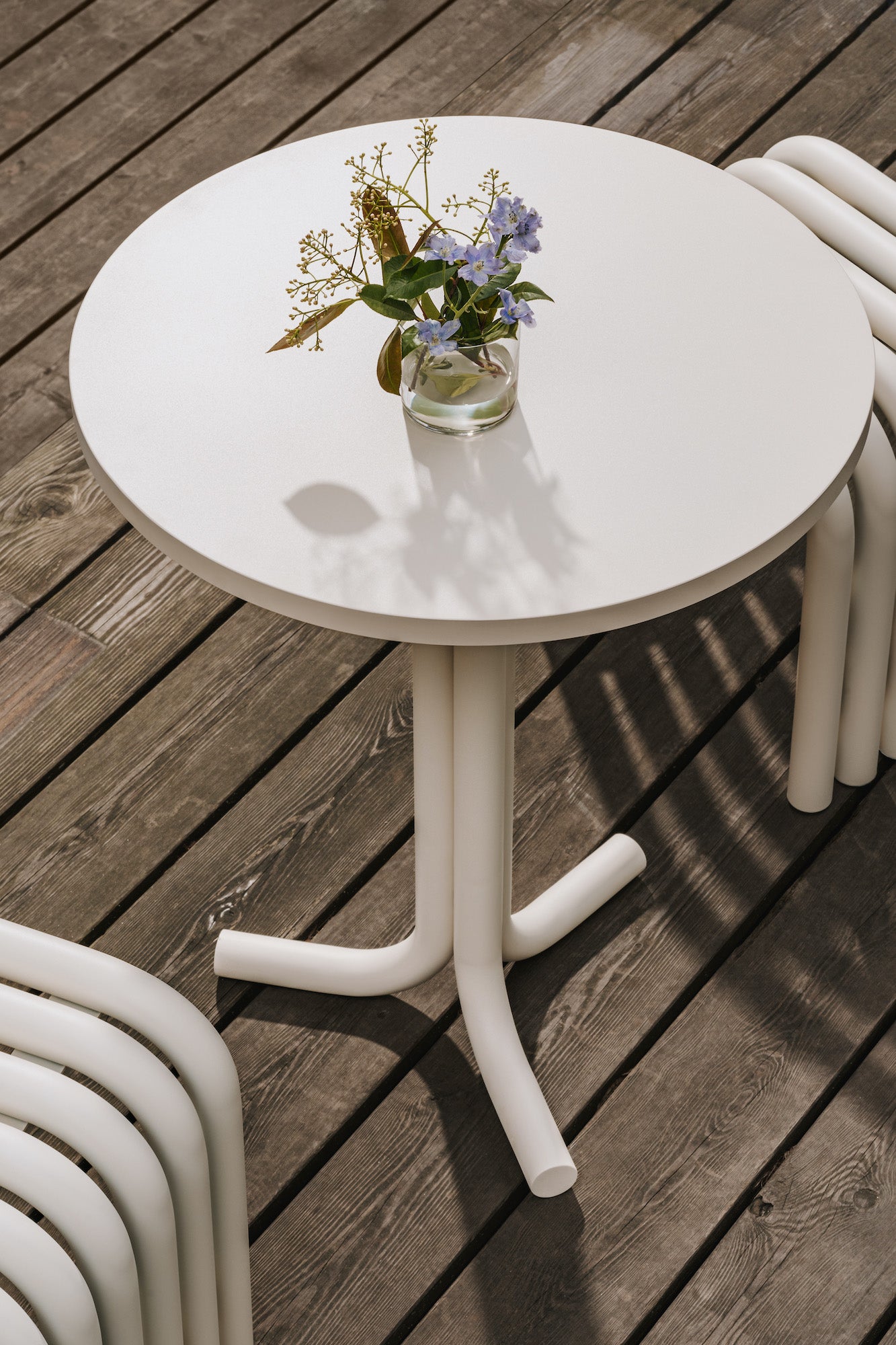 balcony-garden beige outdoor tables 
