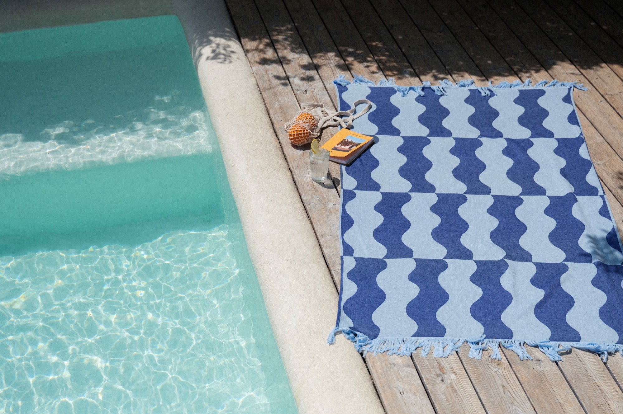 balcony-garden beach-towels blue outdoor summer-interior 