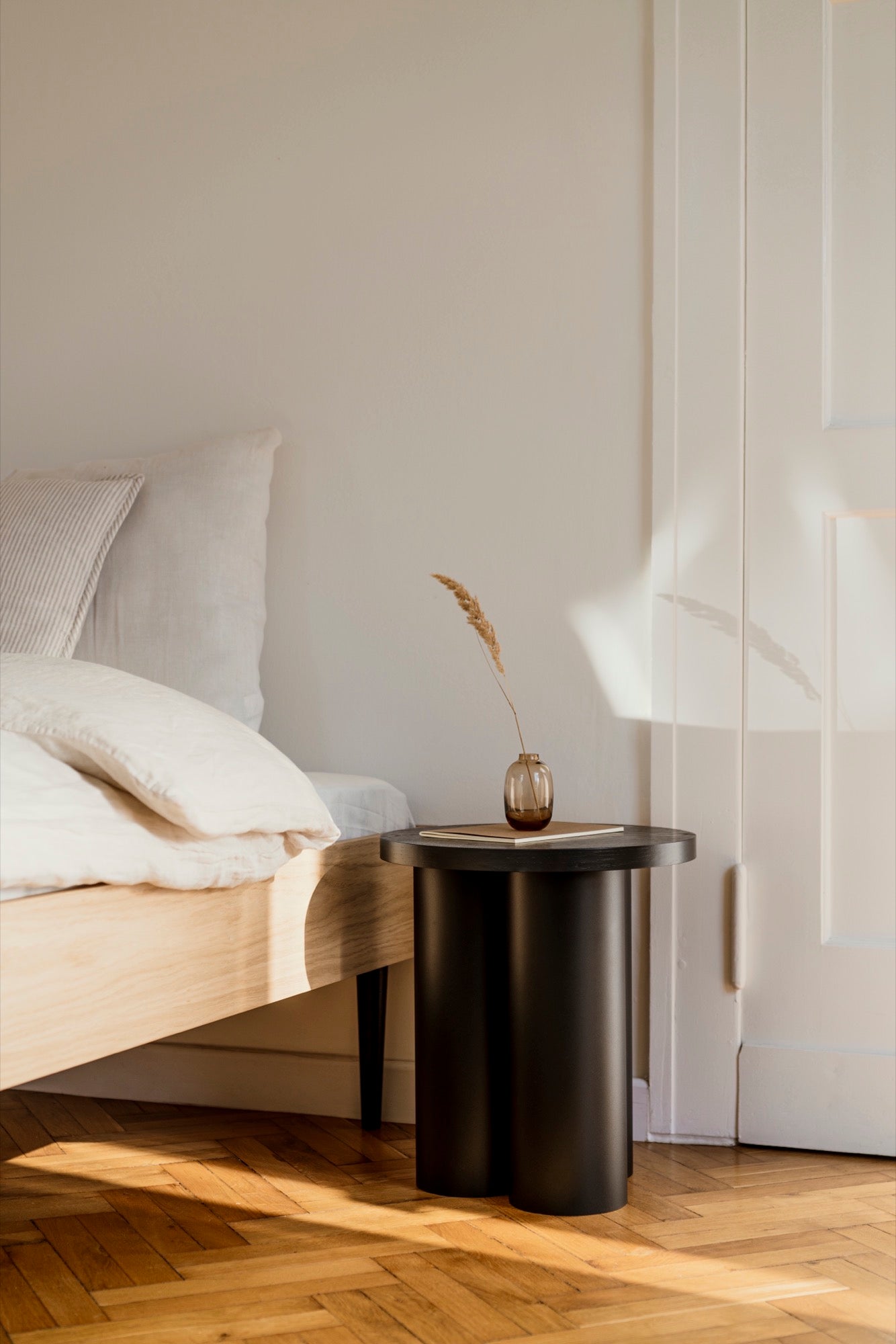 bedroom black indoor nightstands summer-interior beds oak stools 