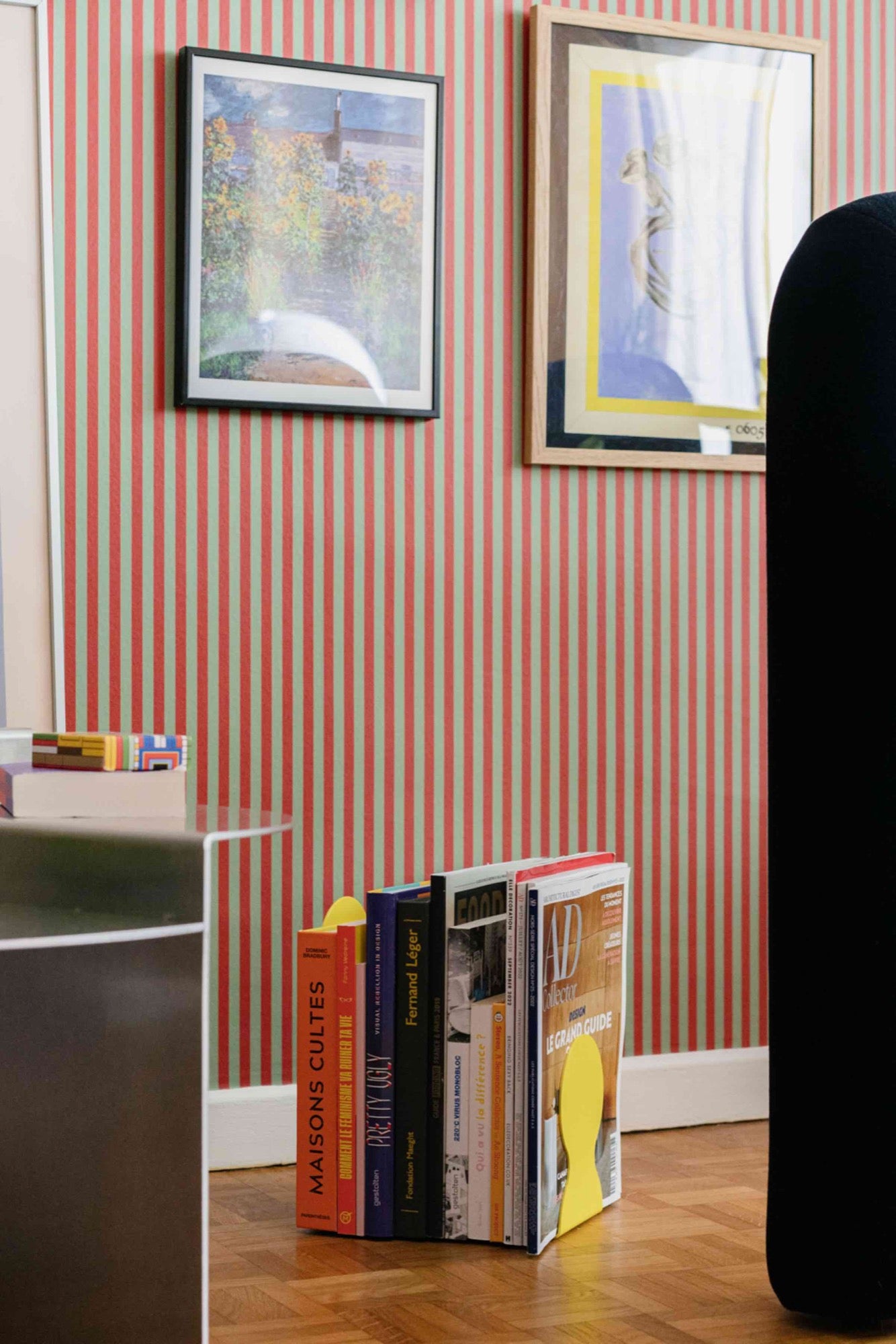 Podpórki do książek wewnętrzny salon żółty domowe biuro 