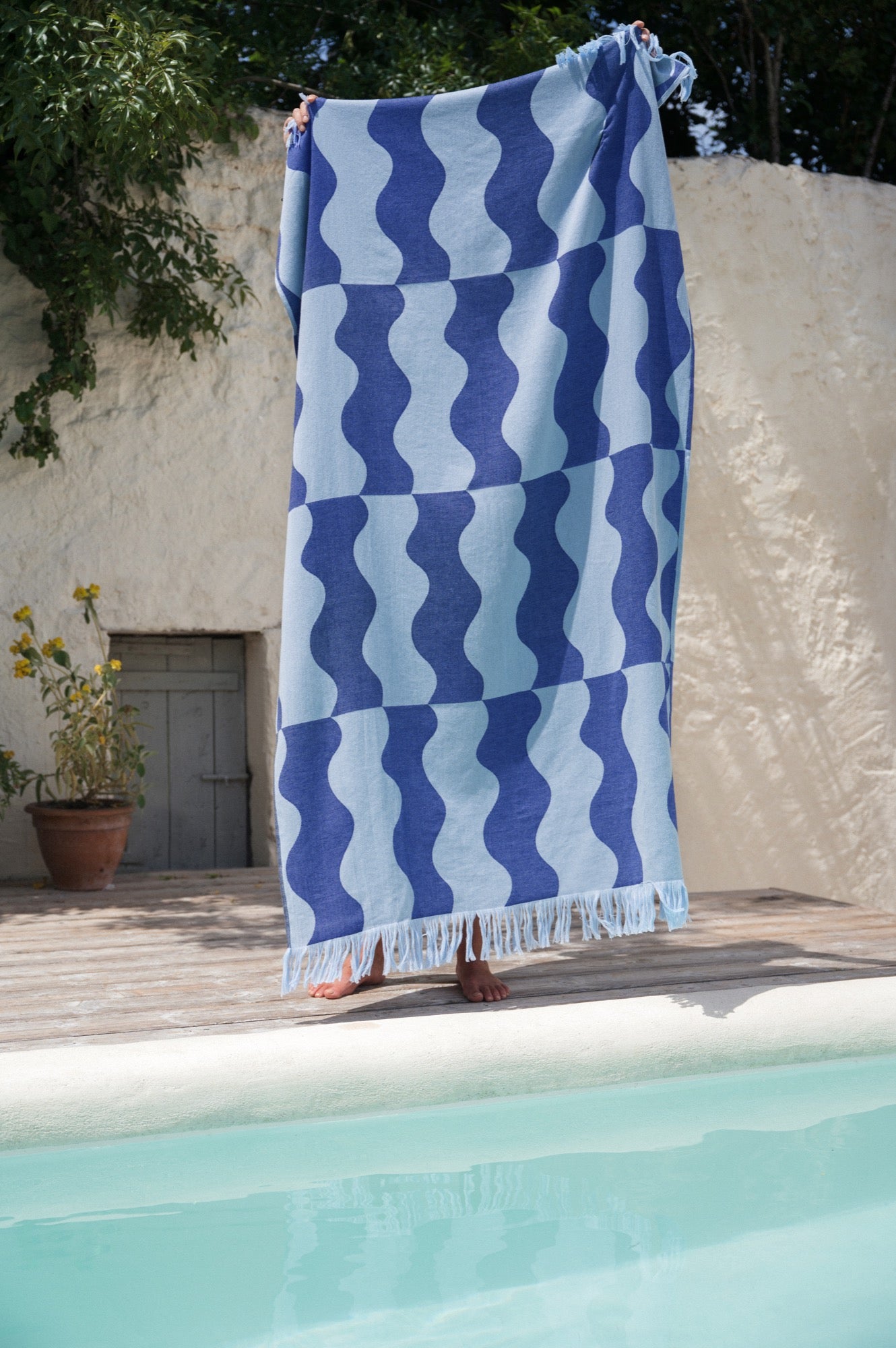 balcony-garden beach-towels blue outdoor summer-interior gift-guide 