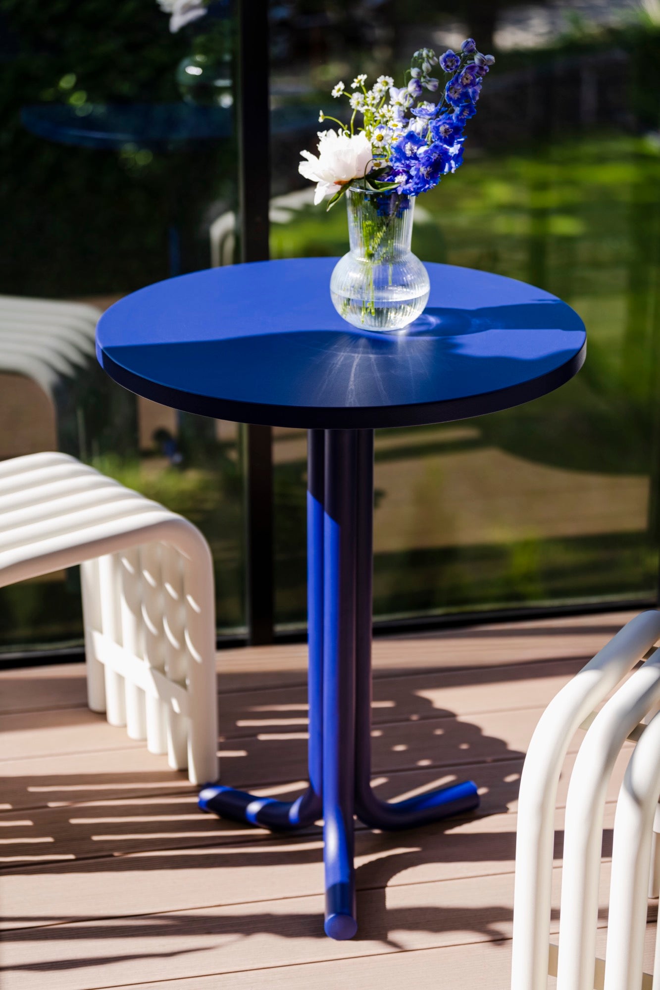 balcony-garden blue outdoor spring-ideas tables beige indoor stools summer-interior 