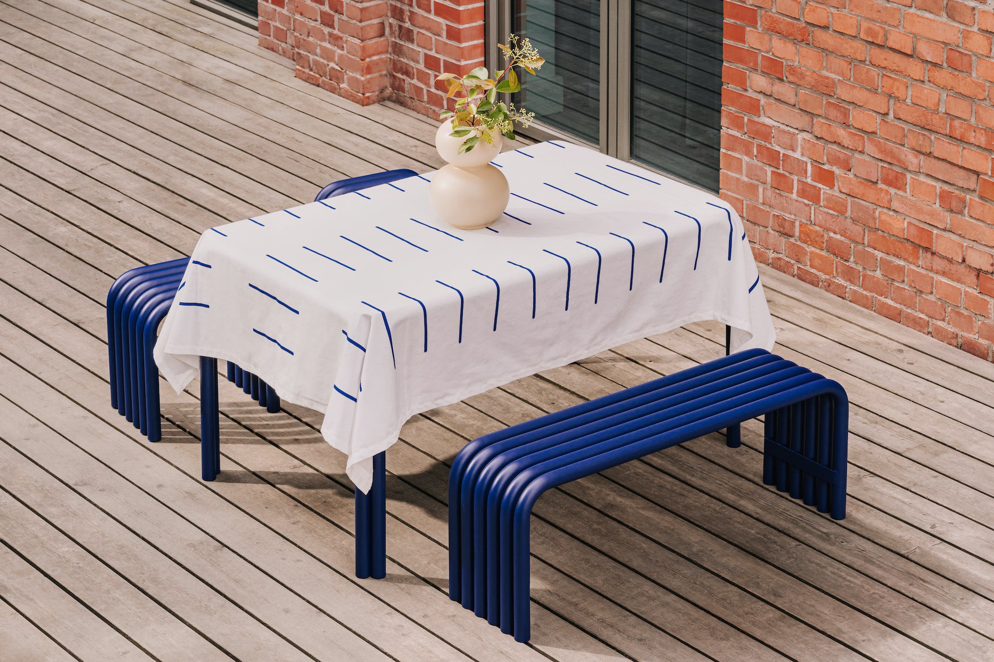 balcony-garden blue outdoor summer-interior tables beige benches spring-ideas stools 