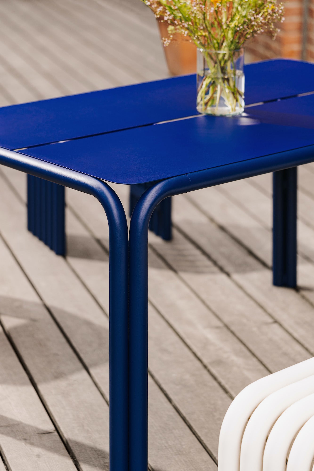 balcon-jardin bleu Extérieur été-intérieur tables idées-printemps 