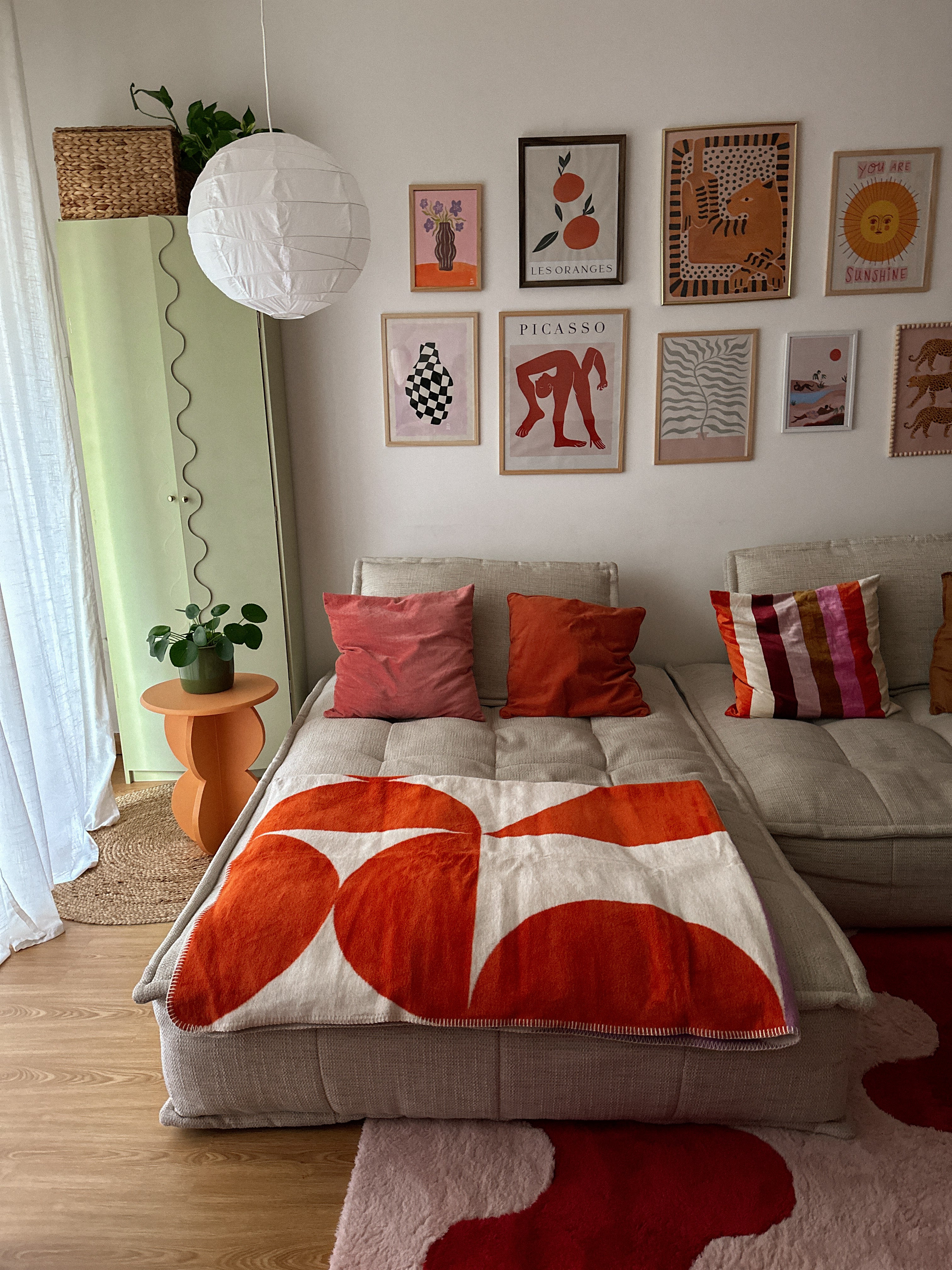 Herbst-Ideen Indoor-Wohnzimmer Terrakotta Überwürfe  Geschenk-Guide Orange Winter-Ideen 