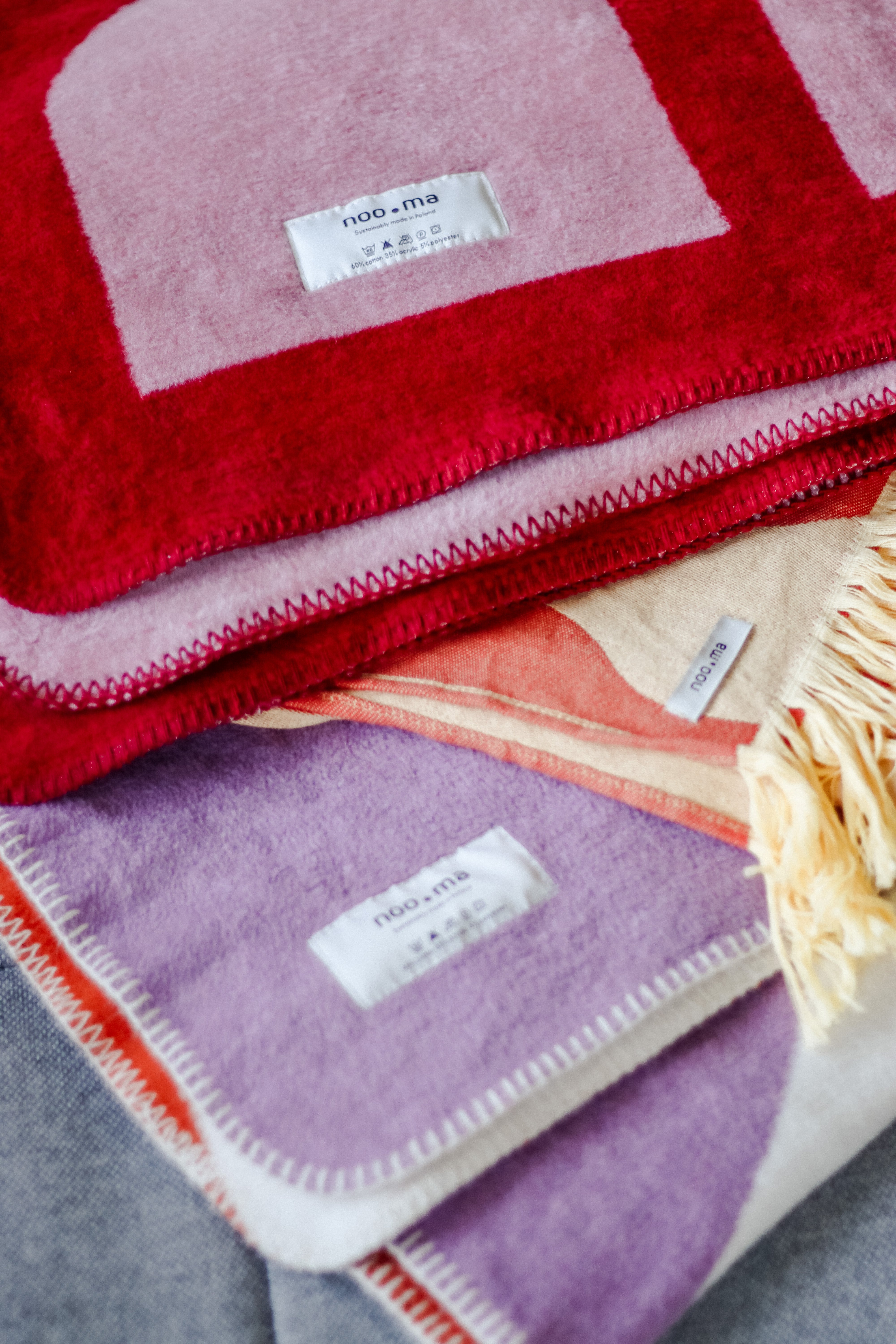 poradnik prezentowy salon różowy narzuty jesień-pomysły ręczniki plażowe sypialnia czerwony zima-pomysły 