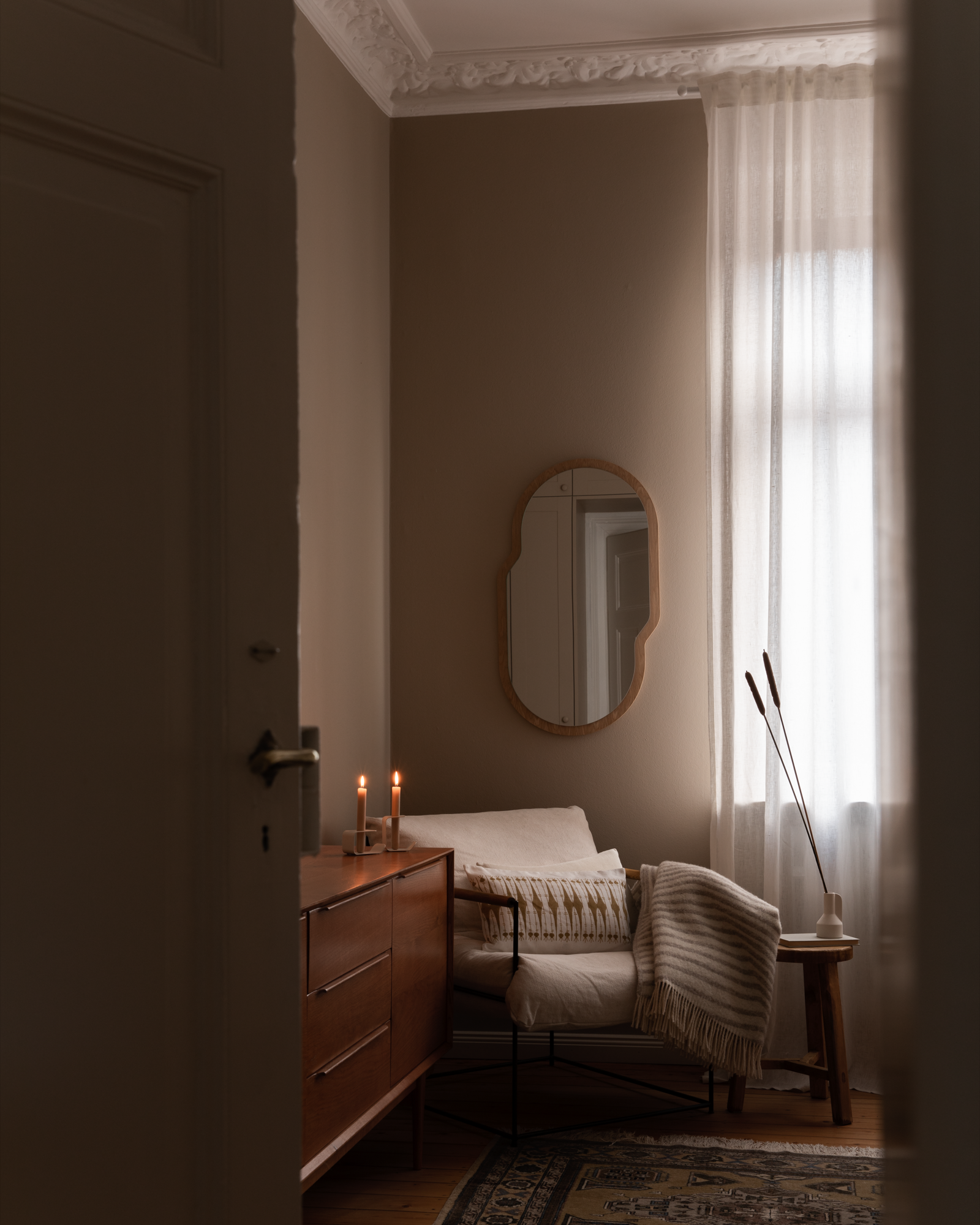Chambre à coucher intérieur Miroirs chêne beige bougeoirs Couloir gris clair 
