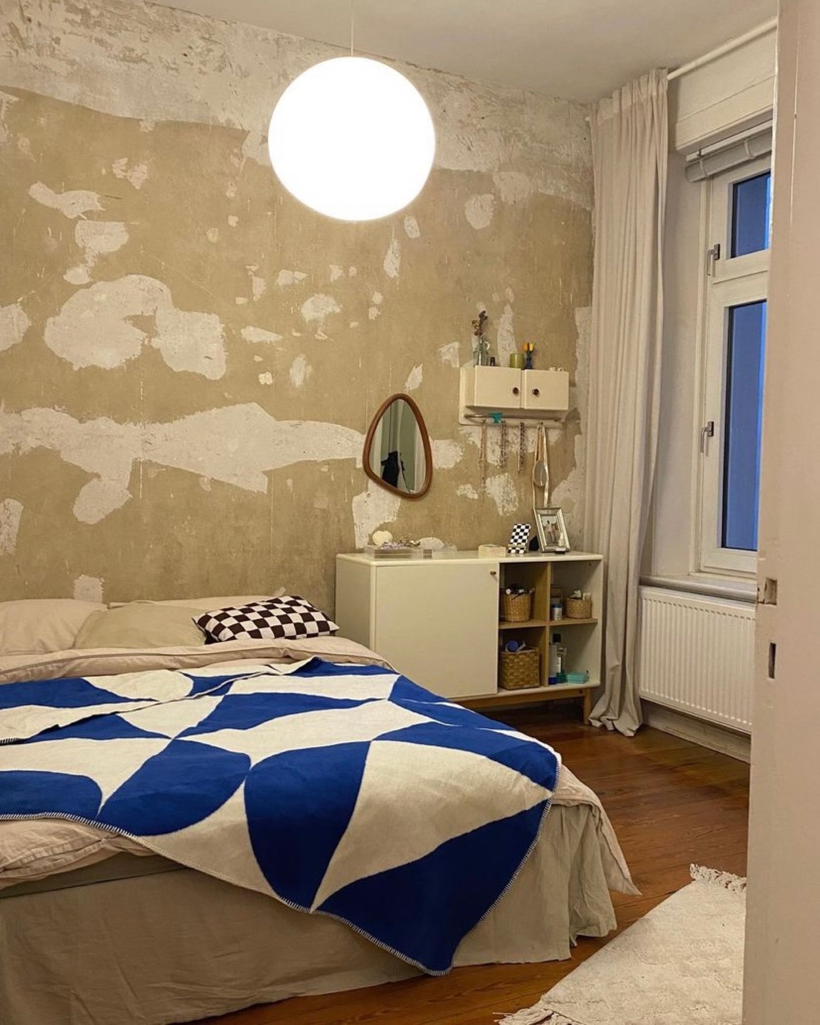 schlafzimmer beige geschenk-ratgeber innen Überwürfe blau hellgrau wohnzimmer 