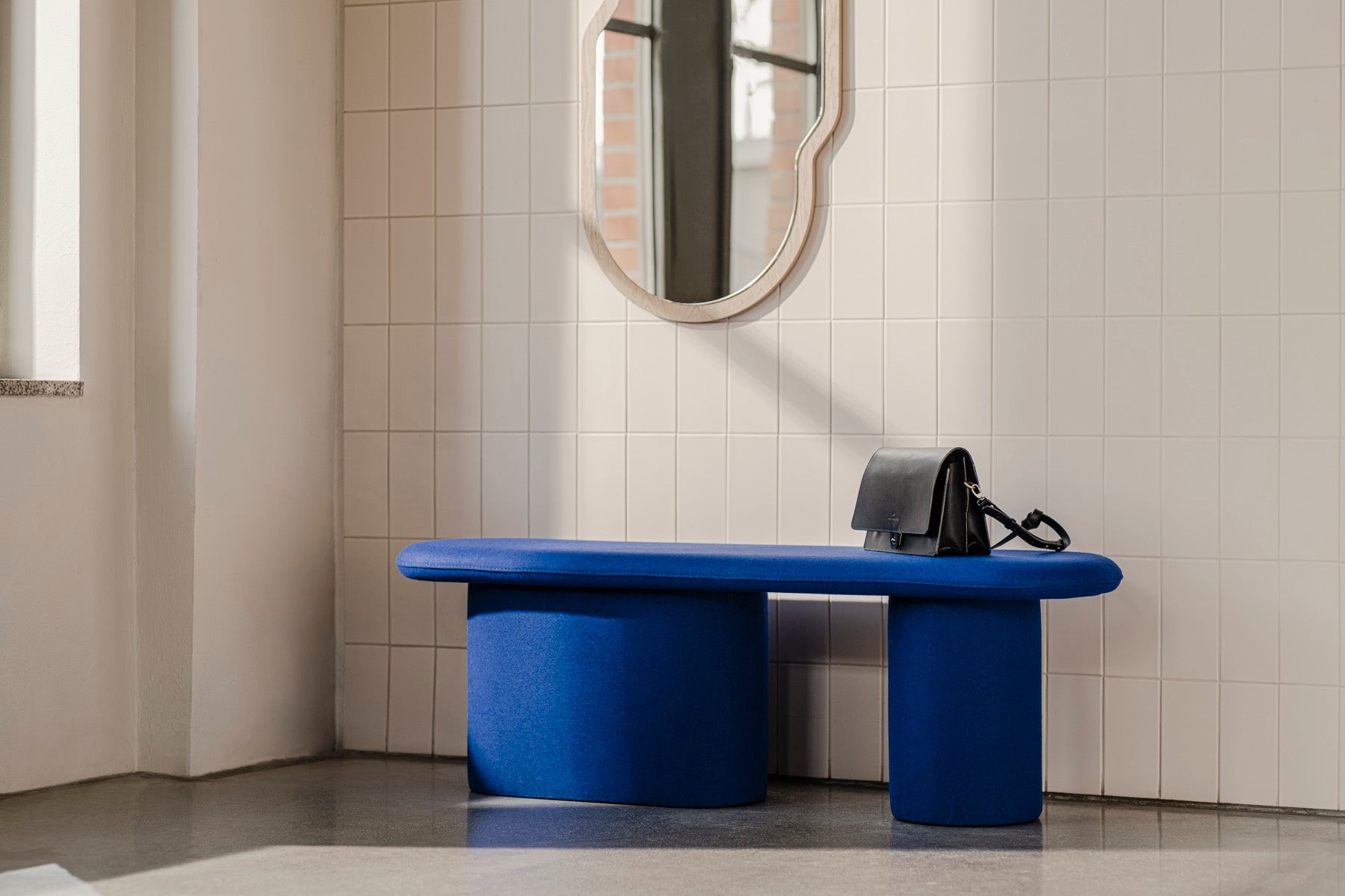 Blauer Flur Indoor Spiegel Bänke  schwarz Eiche Sitze 