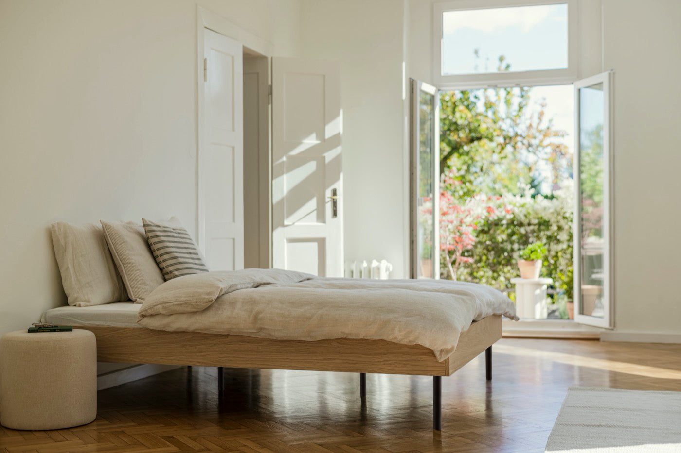 bedroom beds indoor oak spring-ideas beige nightstands poufs 