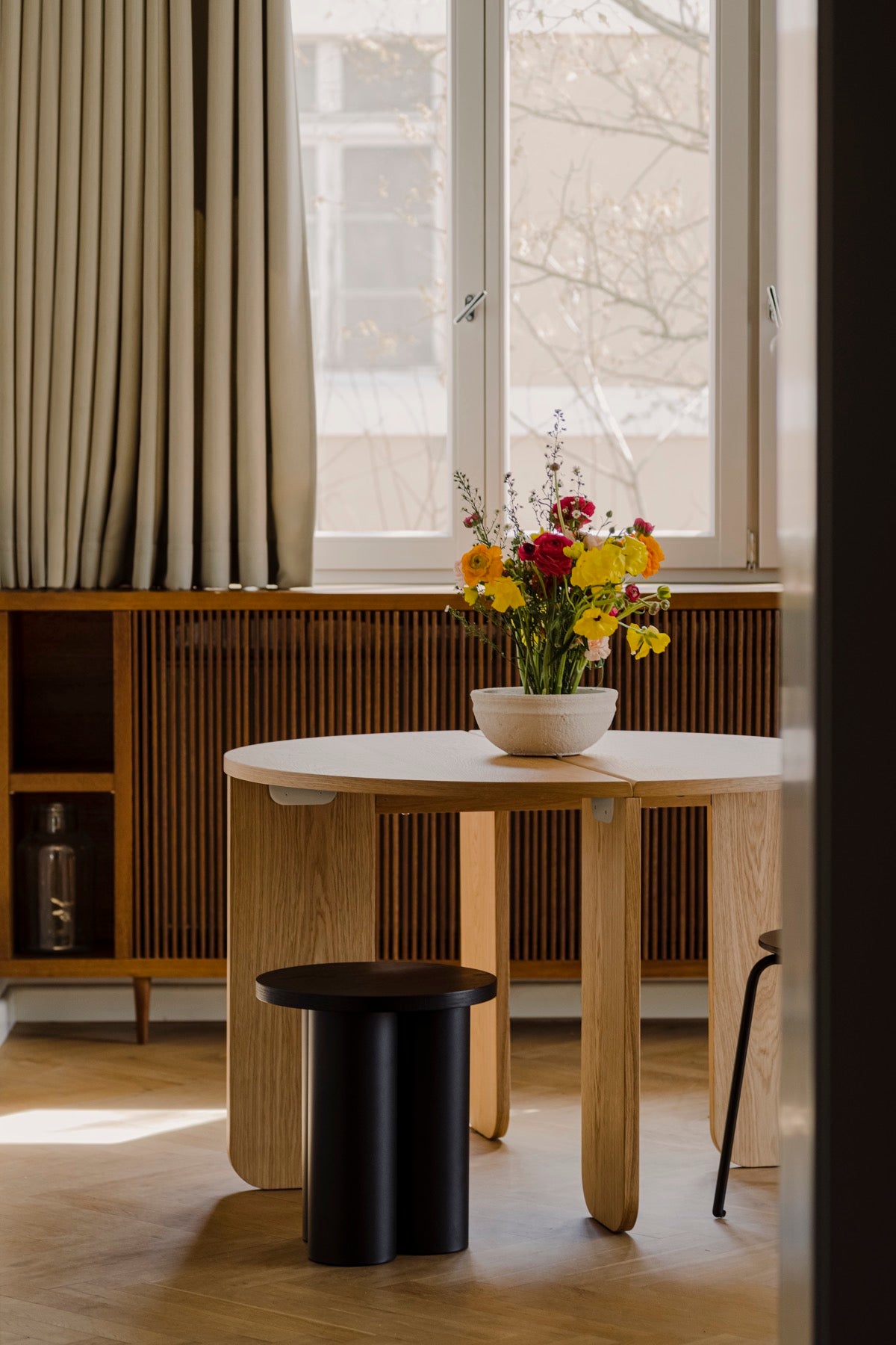 black dining-room indoor spring-ideas tables oak stools 