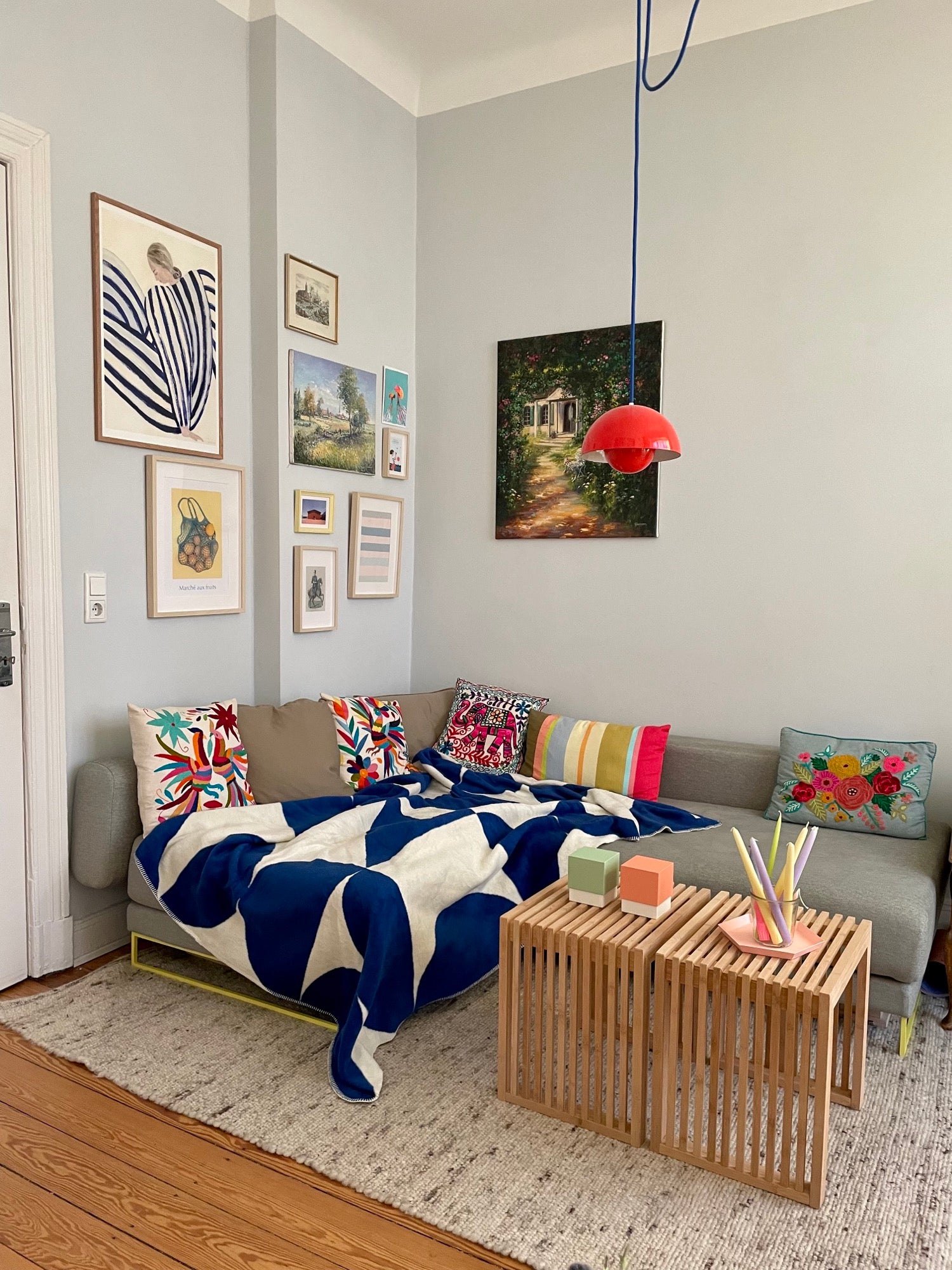 beige indoor living-room throws bedroom blue light-grey 