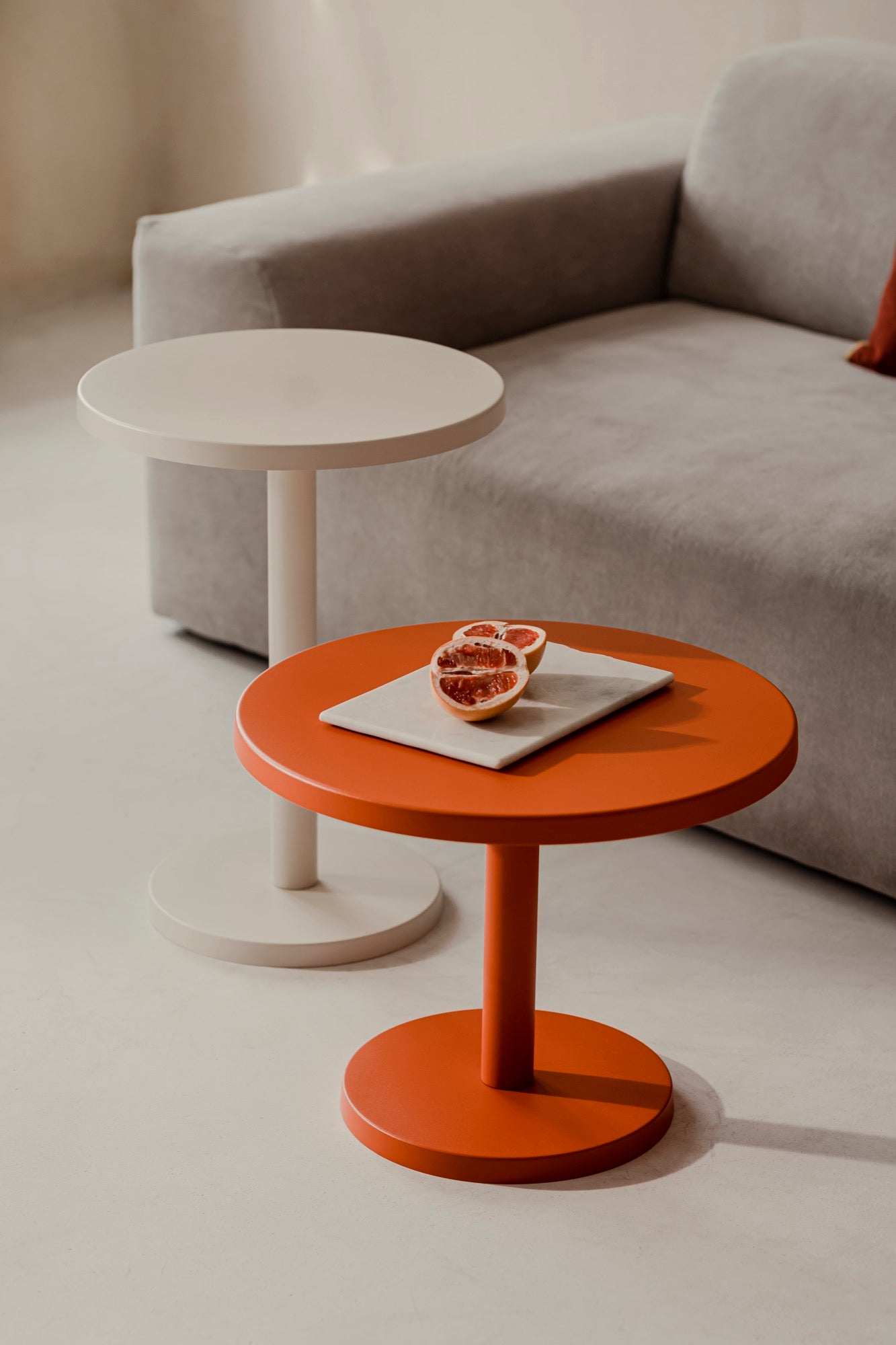 beige côté salon d'intérieur-tables idées de printemps café-tables orange 