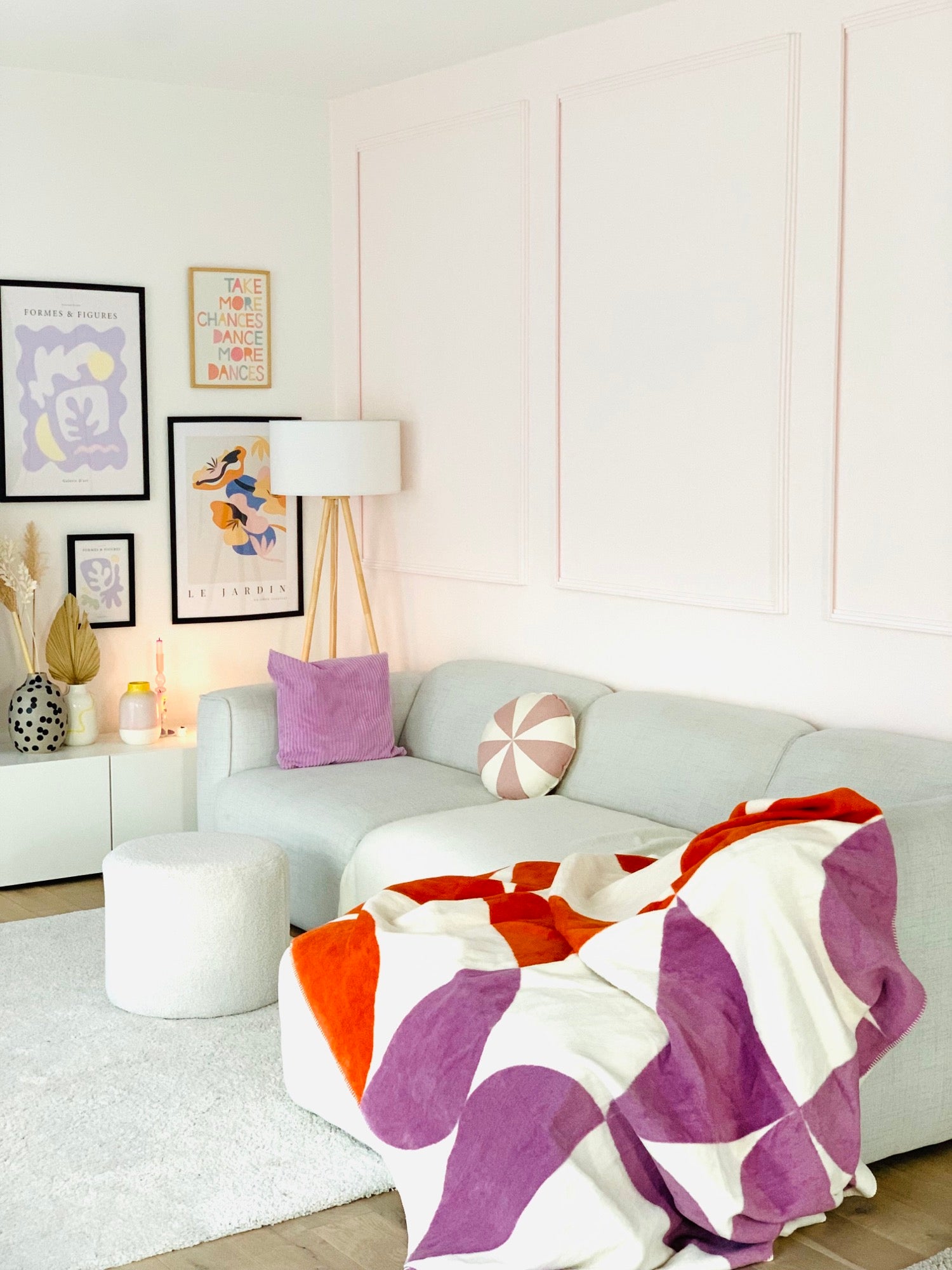 beige indoor living-room throws bedroom light-grey orange pink 