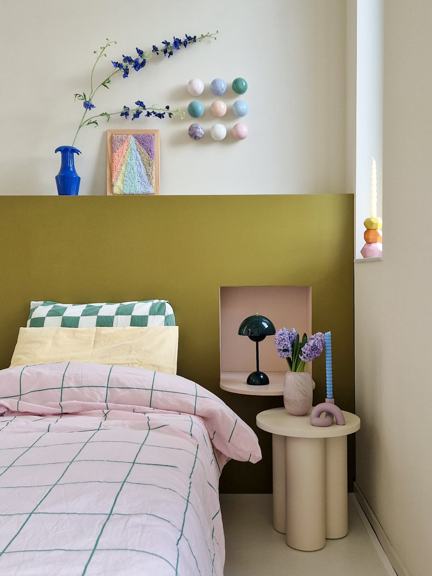 Chambre à coucher beige dopamine-decor intérieur Tabourets home-in-bloom 