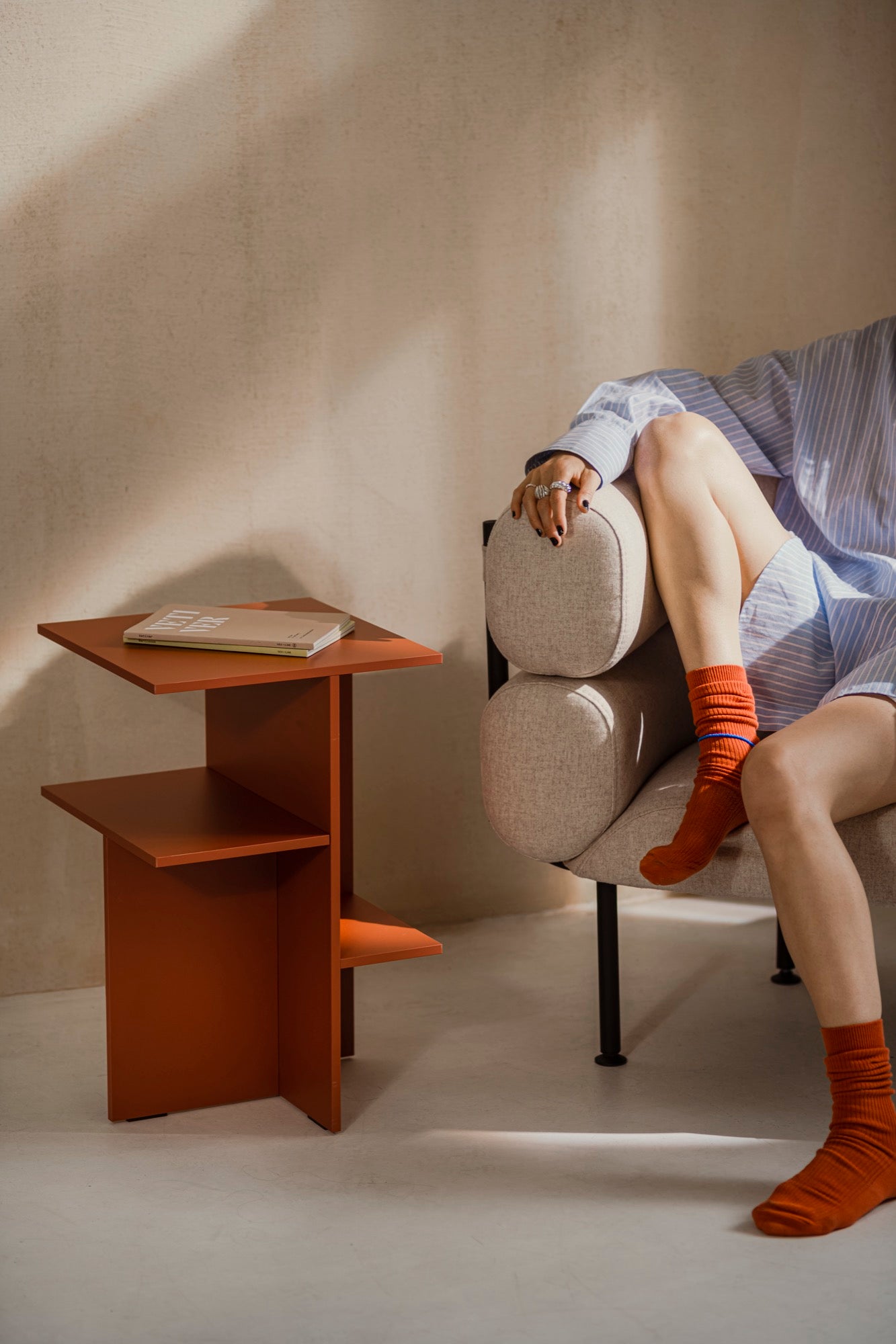 Wohnzimmer Beistelltische Sommerinterieur Terrakotta Sessel  beige Home-Office hellgrau 