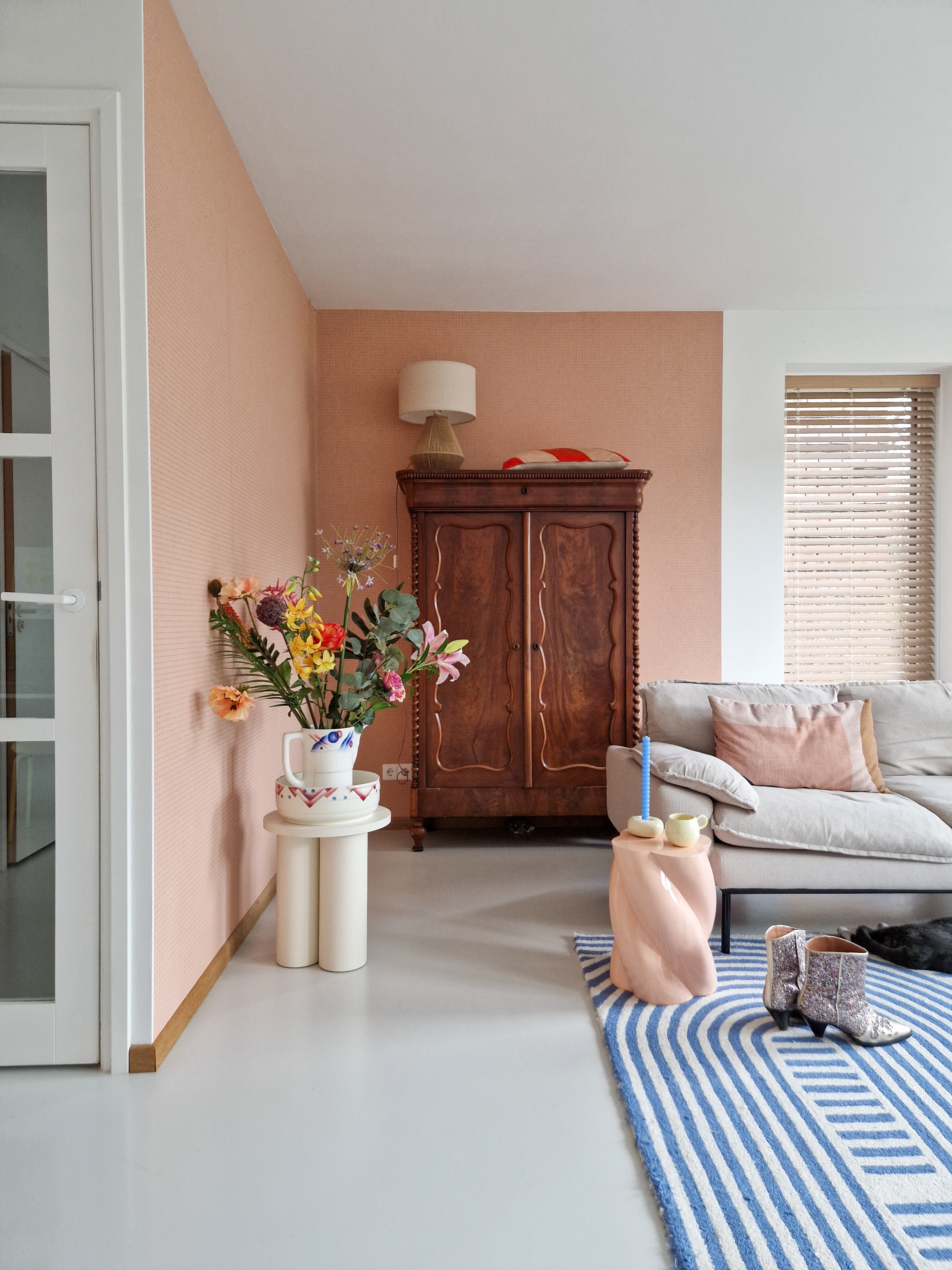beige dopamine-decor innen wohnzimmer Hocker home-in-bloom 