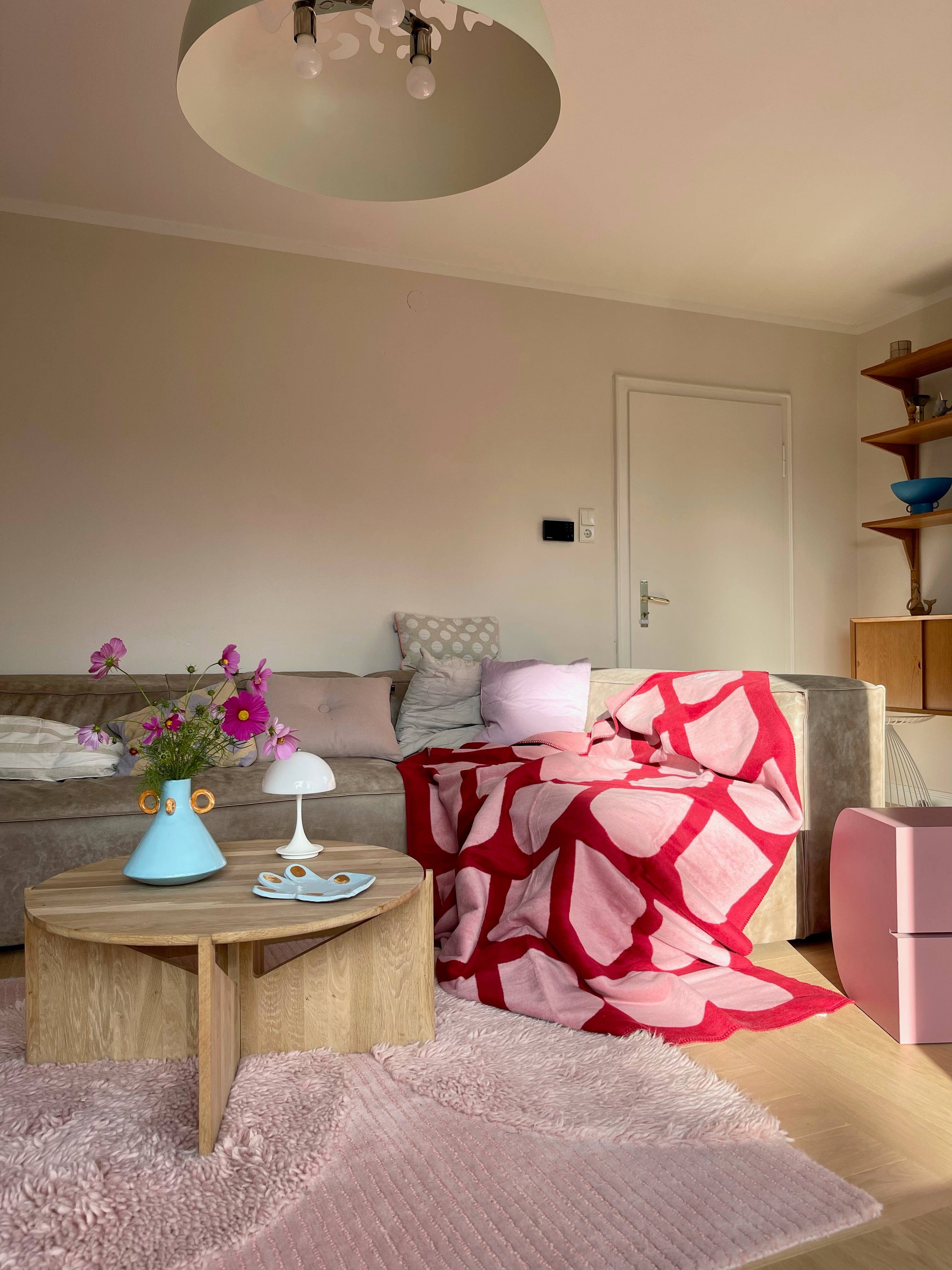 Geschenk-Guide Wohnzimmer rosa Überwürfe Herbst-Ideen Winter-Ideen 